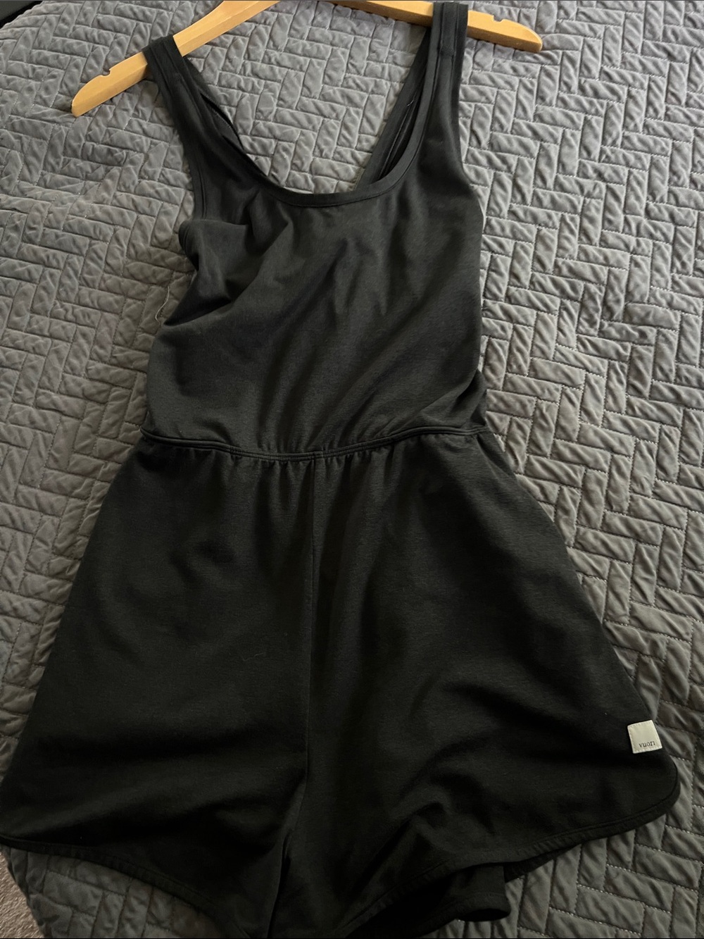 Vuori Black Sleeveless Scoop-Neck Women's Bodysuit Romper